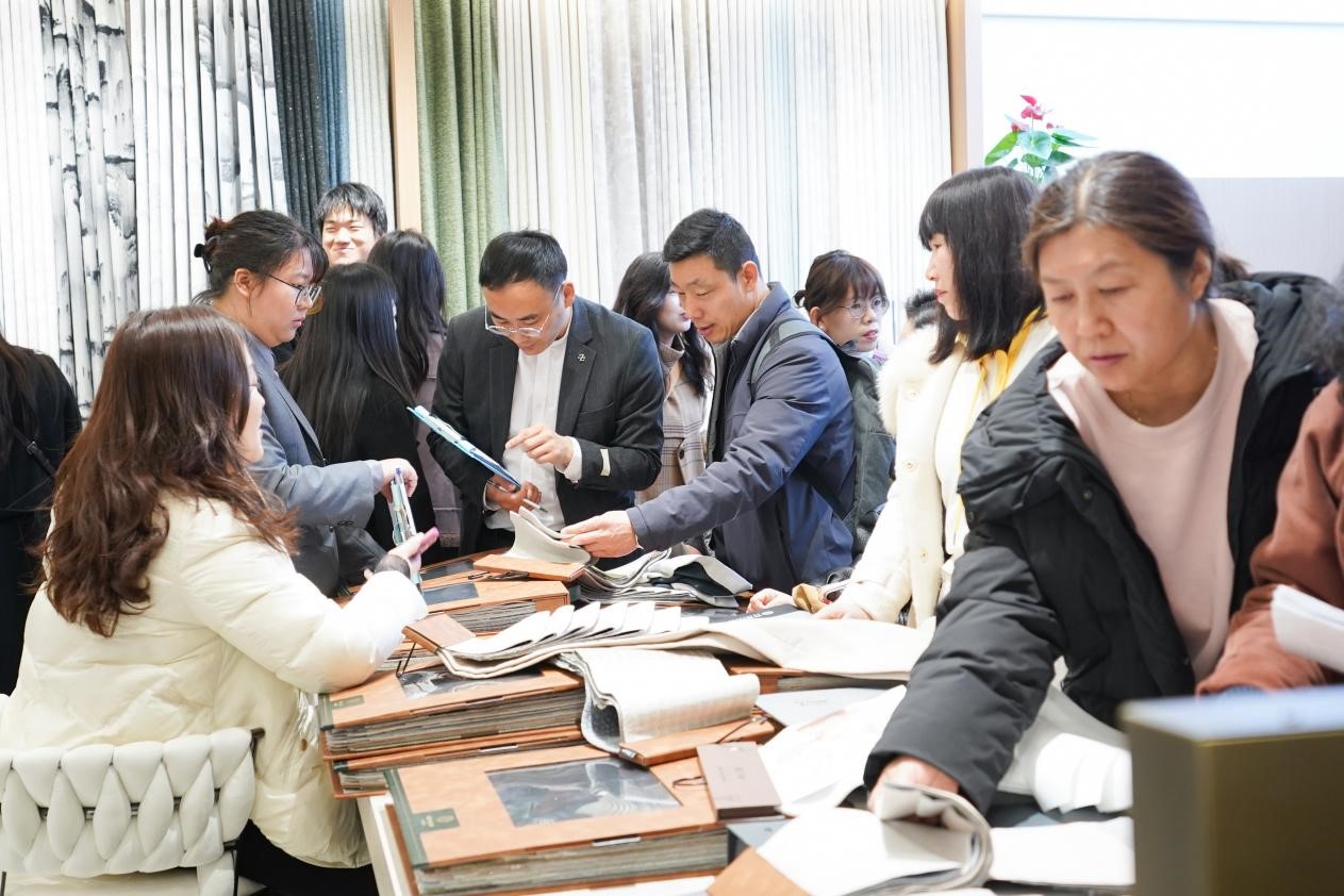 智造織就未來(lái)，錦韻潮動(dòng)全球！2025海寧春季家博會(huì)今日啟幕