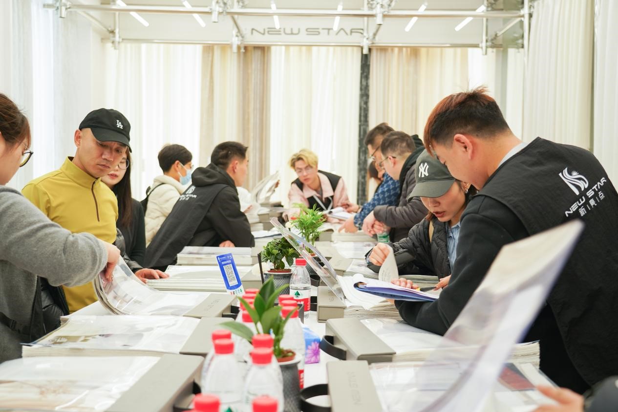 智造織就未來(lái)，錦韻潮動(dòng)全球！2025海寧春季家博會(huì)今日啟幕