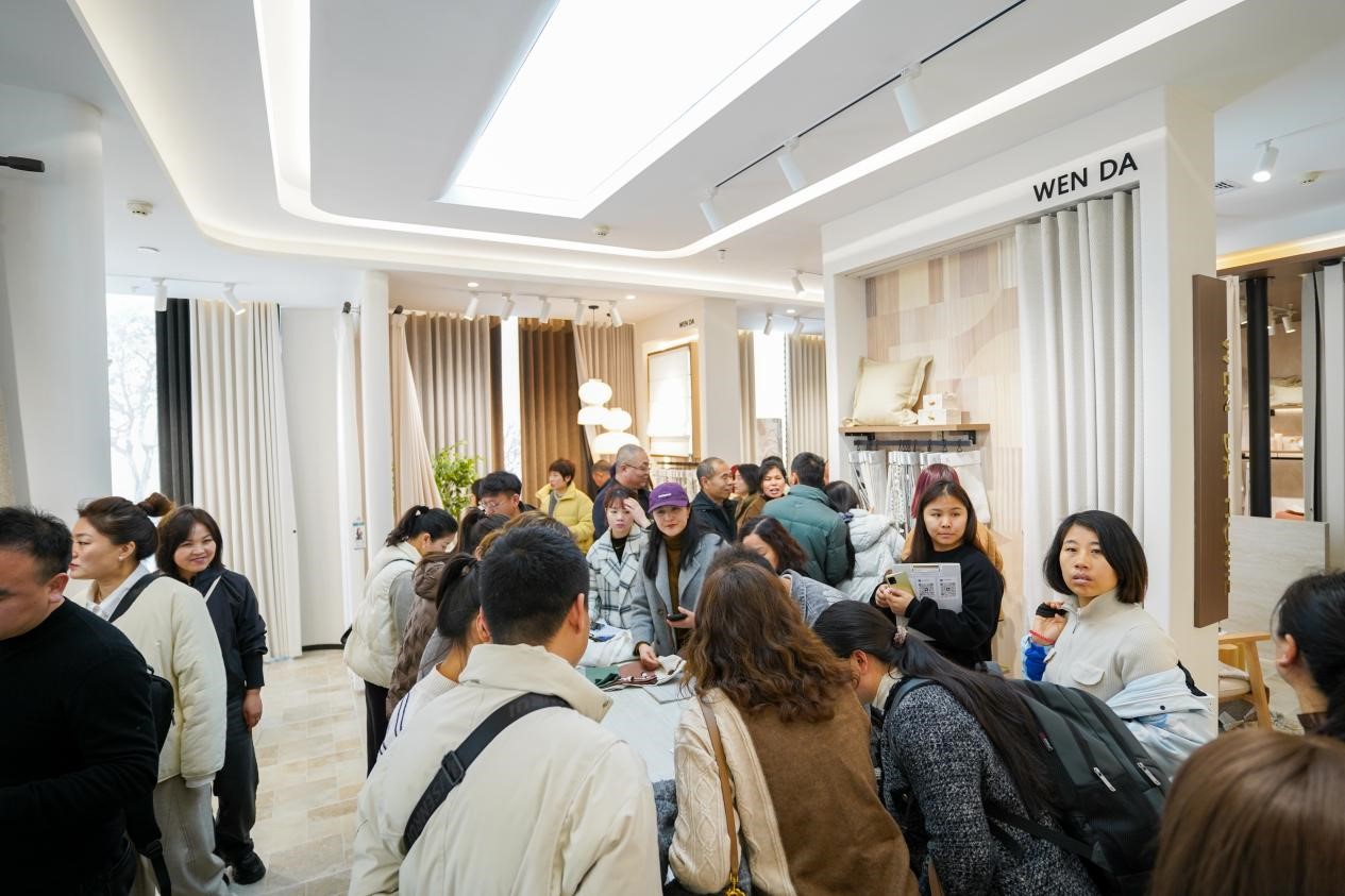 智造織就未來(lái)，錦韻潮動(dòng)全球！2025海寧春季家博會(huì)今日啟幕