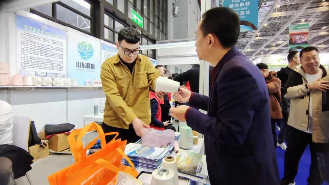 實力&ldquo;圈粉&rdquo;，盡展產(chǎn)業(yè)新風(fēng)貌！山東聊城展團首次亮相2025yarnexpo春夏紗線展