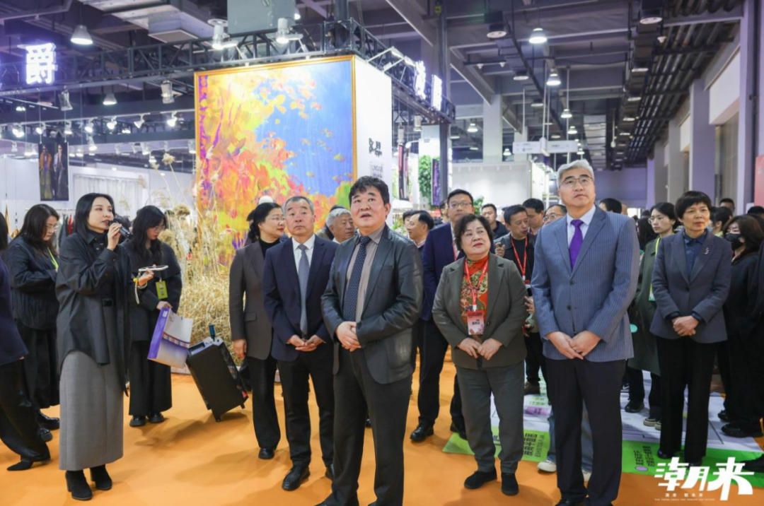 以第二十八屆（2025）&ldquo;真皮標志杯&rdquo;設計大賽初賽、潮來&middot;必訂&mdash;&mdash;設計版權交易會、2025海寧優(yōu)材&middot;新質聯盟聯合展、潮來課堂分享沙龍等系列活動為支點，&ldquo;海寧時間&rdquo;再一次撬動千億時尚產業(yè)的澎湃動能。