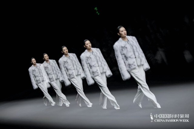 胡瑩瑩的精神內(nèi)核&ldquo;ARTEMIS&middot;自由悅己&rdquo;  設(shè)計師品牌Y2FREEDOM秋冬系列北京綻放