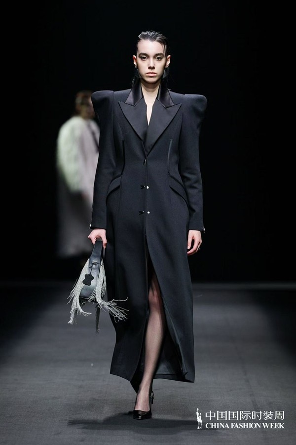 胡瑩瑩的精神內(nèi)核&ldquo;ARTEMIS&middot;自由悅己&rdquo;  設(shè)計師品牌Y2FREEDOM秋冬系列北京綻放