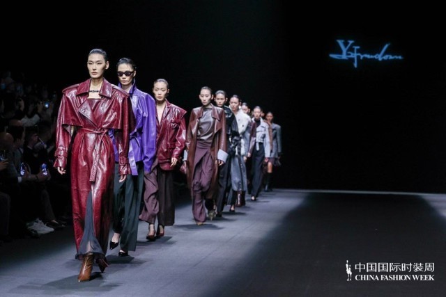 胡瑩瑩的精神內(nèi)核&ldquo;ARTEMIS&middot;自由悅己&rdquo;  設(shè)計師品牌Y2FREEDOM秋冬系列北京綻放