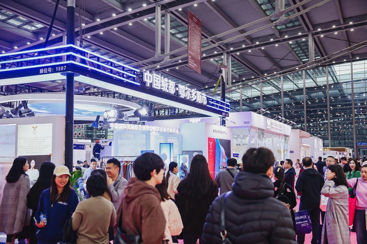 潮涌鵬城，開啟時(shí)尚 &ldquo;超鏈接&rdquo;丨第30屆FASHION SOURCE時(shí)尚之源深圳展、AW25深圳原創(chuàng)時(shí)裝周盛大啟幕