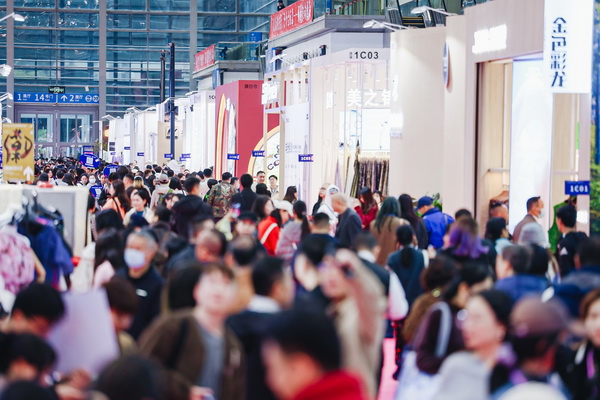 潮涌鵬城，開啟時(shí)尚 &ldquo;超鏈接&rdquo;丨第30屆FASHION SOURCE時(shí)尚之源深圳展、AW25深圳原創(chuàng)時(shí)裝周盛大啟幕