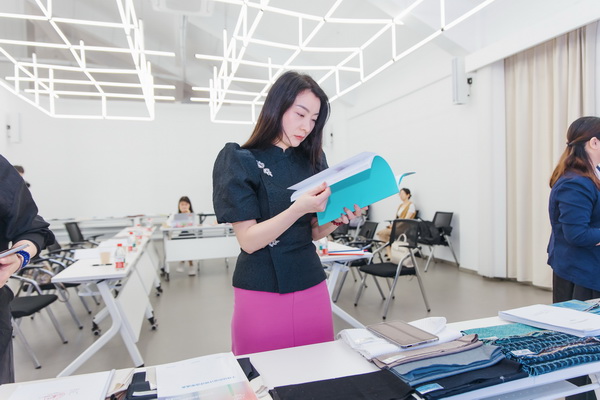 挖掘創(chuàng)新人才，激發(fā)產(chǎn)業(yè)活力！&ldquo;第十屆（2025年）十佳紡織面料設(shè)計(jì)師及培養(yǎng)先進(jìn)單位評(píng)選&rdquo;評(píng)審會(huì)于柯橋舉行