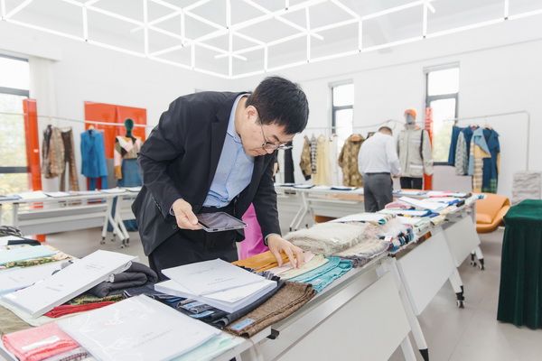 挖掘創(chuàng)新人才，激發(fā)產(chǎn)業(yè)活力！&ldquo;第十屆（2025年）十佳紡織面料設(shè)計(jì)師及培養(yǎng)先進(jìn)單位評(píng)選&rdquo;評(píng)審會(huì)于柯橋舉行