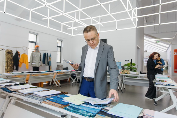 挖掘創(chuàng)新人才，激發(fā)產(chǎn)業(yè)活力！&ldquo;第十屆（2025年）十佳紡織面料設(shè)計(jì)師及培養(yǎng)先進(jìn)單位評(píng)選&rdquo;評(píng)審會(huì)于柯橋舉行