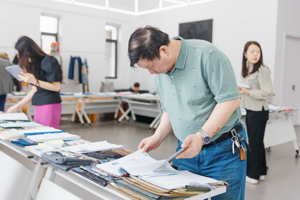 挖掘創(chuàng)新人才，激發(fā)產(chǎn)業(yè)活力！&ldquo;第十屆（2025年）十佳紡織面料設(shè)計(jì)師及培養(yǎng)先進(jìn)單位評(píng)選&rdquo;評(píng)審會(huì)于柯橋舉行