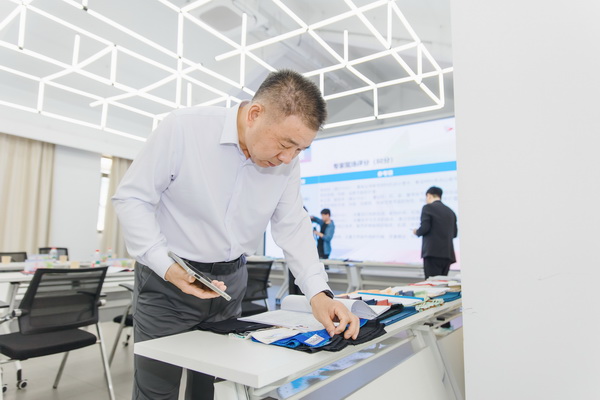 挖掘創(chuàng)新人才，激發(fā)產(chǎn)業(yè)活力！&ldquo;第十屆（2025年）十佳紡織面料設(shè)計(jì)師及培養(yǎng)先進(jìn)單位評(píng)選&rdquo;評(píng)審會(huì)于柯橋舉行