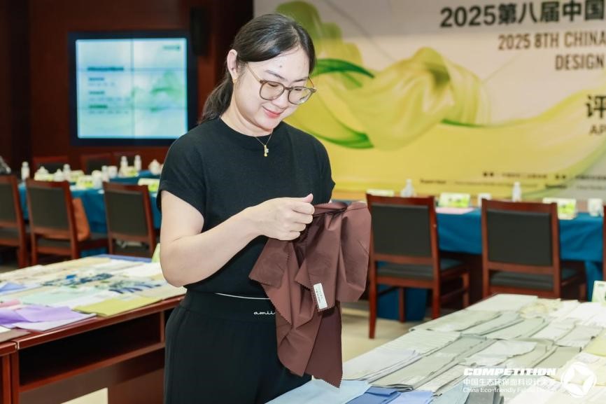 2800款面料&ldquo;綠動(dòng)時(shí)尚&rdquo;，2025第八屆中國(guó)生態(tài)環(huán)保面料設(shè)計(jì)大賽評(píng)審會(huì)在盛澤舉辦！
