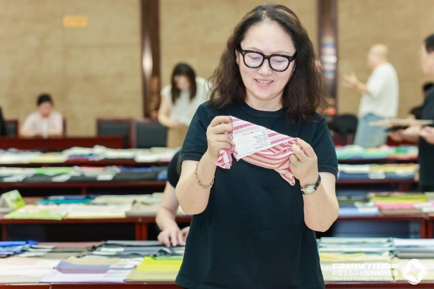 2800款面料&ldquo;綠動(dòng)時(shí)尚&rdquo;，2025第八屆中國(guó)生態(tài)環(huán)保面料設(shè)計(jì)大賽評(píng)審會(huì)在盛澤舉辦！