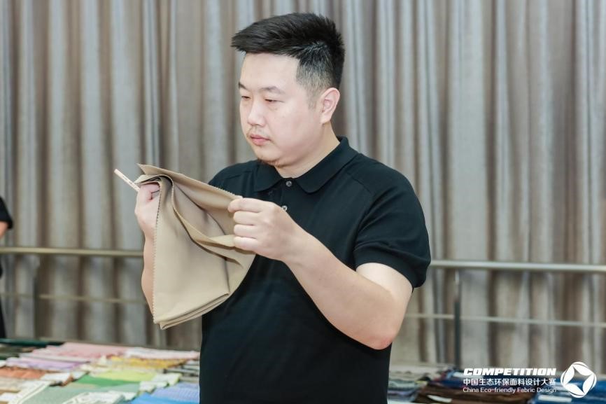 2800款面料&ldquo;綠動(dòng)時(shí)尚&rdquo;，2025第八屆中國(guó)生態(tài)環(huán)保面料設(shè)計(jì)大賽評(píng)審會(huì)在盛澤舉辦！