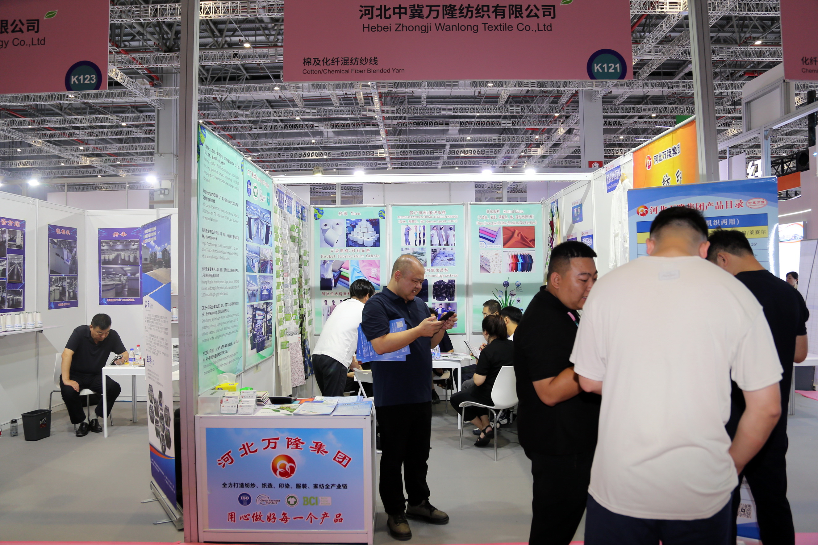 40余家石家莊紡服企業(yè)齊聚滬上，成為中紡聯(lián)秋季聯(lián)展上靚麗的風(fēng)景線