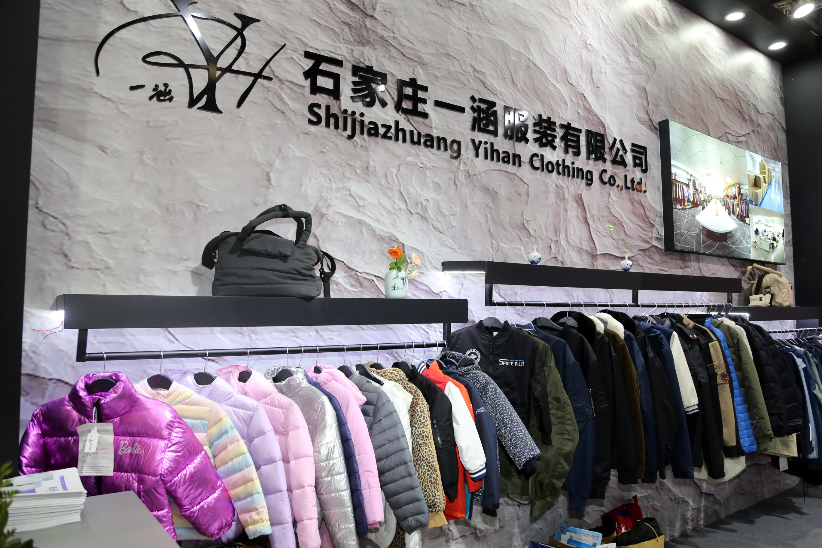 40余家石家莊紡服企業(yè)齊聚滬上，成為中紡聯(lián)秋季聯(lián)展上靚麗的風(fēng)景線