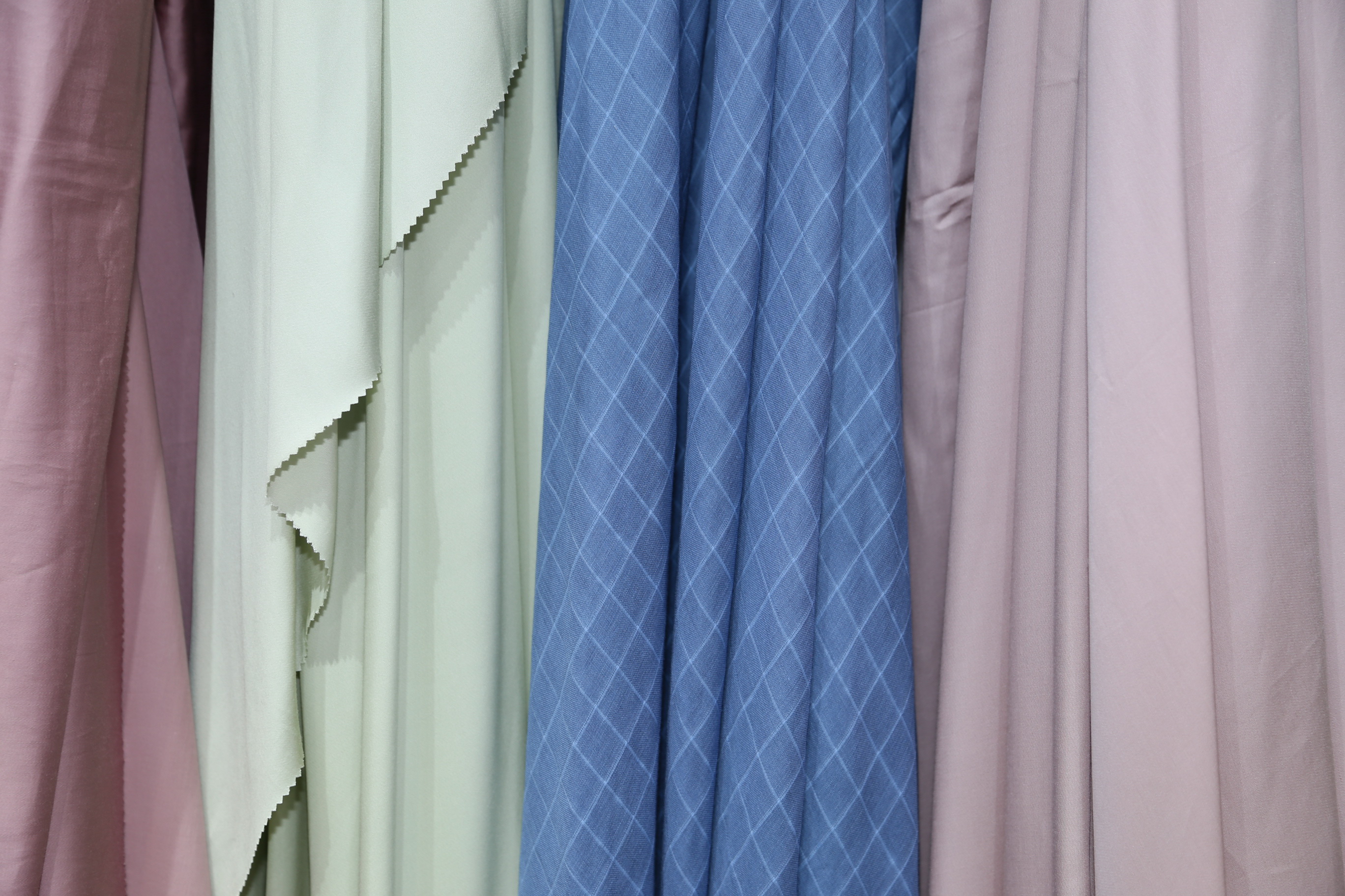 40余家石家莊紡服企業(yè)齊聚滬上，成為中紡聯(lián)秋季聯(lián)展上靚麗的風(fēng)景線