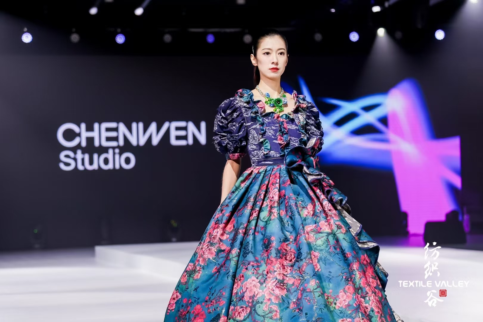 &ldquo;破繭成蝶&rdquo;引領(lǐng)全球時尚新浪潮--2025中國（青島）國際時裝周璀璨即將啟幕 