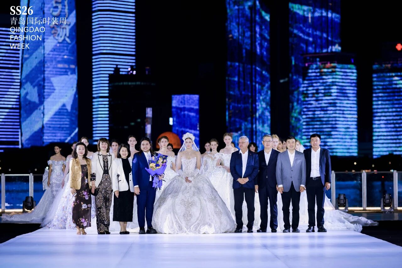 潮涌浮山灣畔 時(shí)尚綺夢啟航--2025中國（青島）國際時(shí)裝周盛大啟幕！