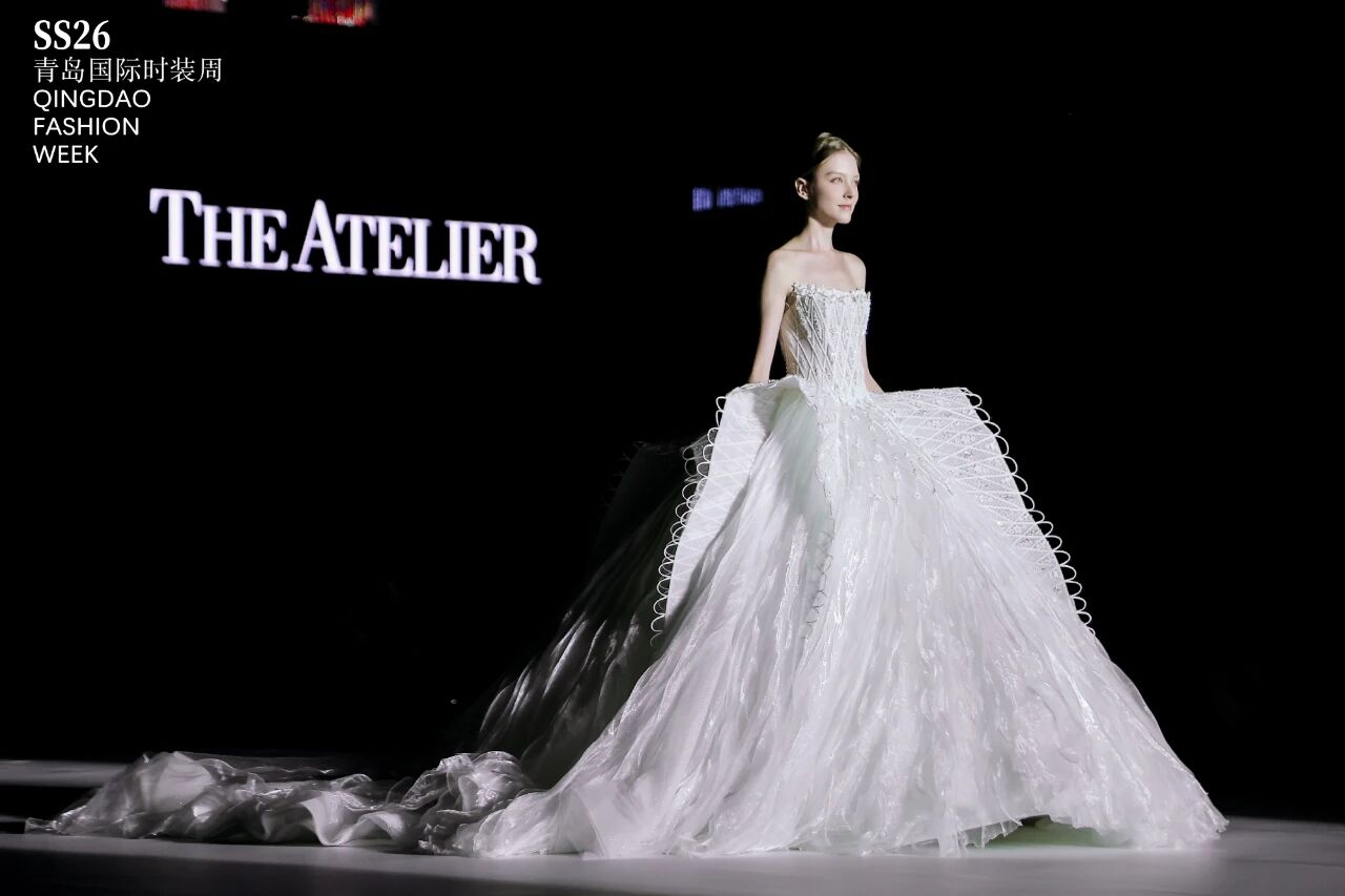 潮涌浮山灣畔 時(shí)尚綺夢啟航--2025中國（青島）國際時(shí)裝周盛大啟幕！