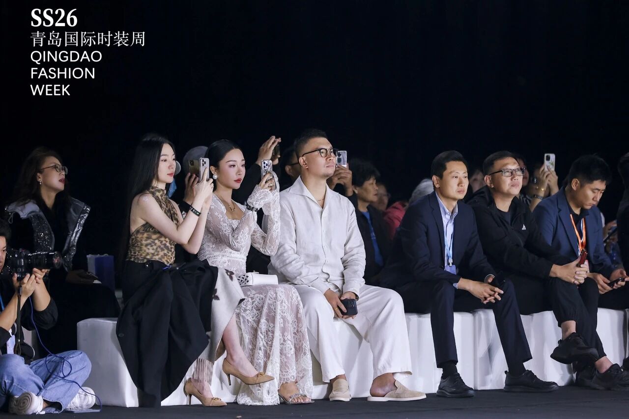 潮涌浮山灣畔 時(shí)尚綺夢啟航--2025中國（青島）國際時(shí)裝周盛大啟幕！