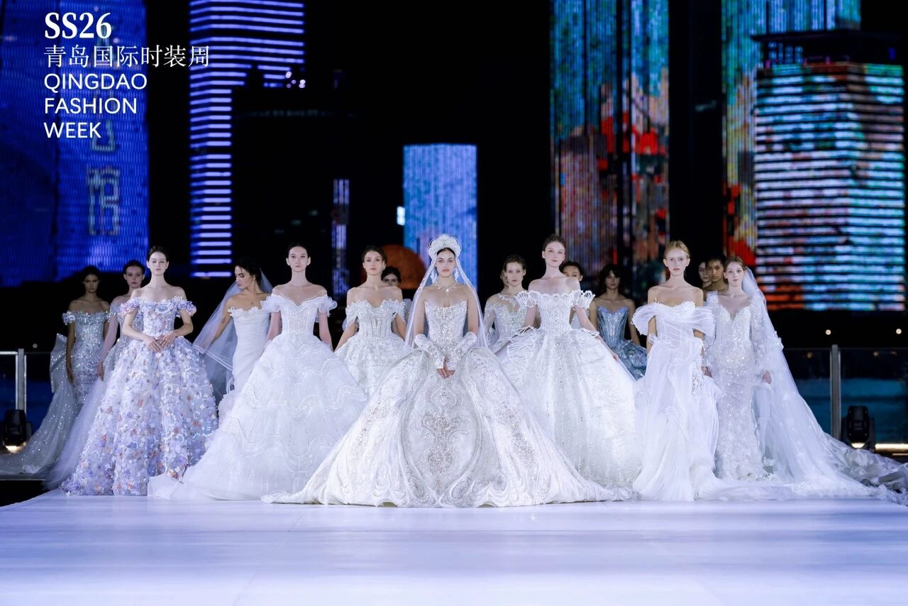 潮涌浮山灣畔 時(shí)尚綺夢啟航--2025中國（青島）國際時(shí)裝周盛大啟幕！