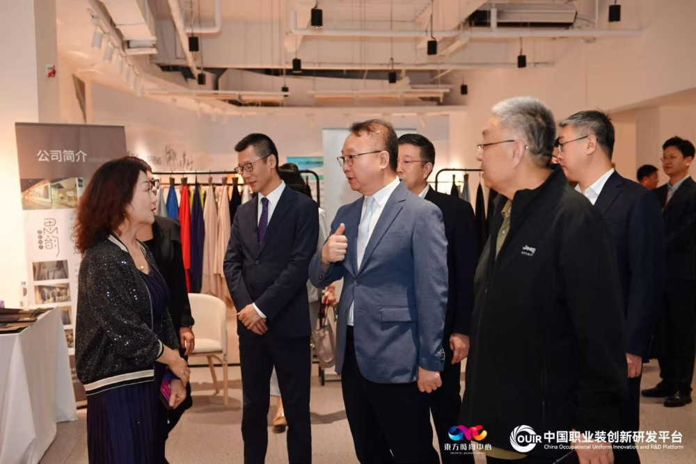 聚焦全民國防教育作訓(xùn)服與海上功能服，第二屆中國職業(yè)裝創(chuàng)新大會(huì)在青島啟幕