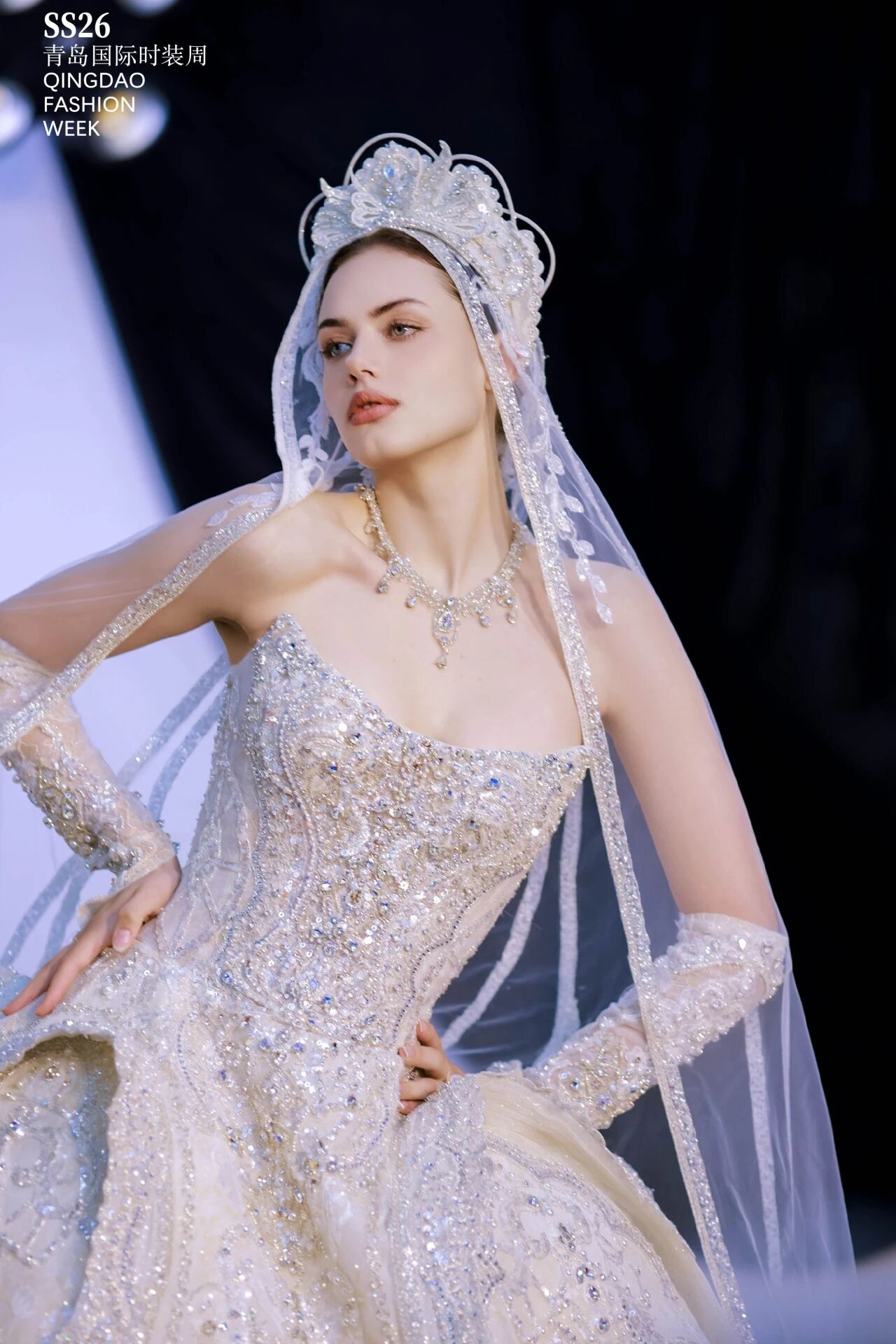 潮涌浮山灣畔 時(shí)尚綺夢啟航--2025中國（青島）國際時(shí)裝周盛大啟幕！