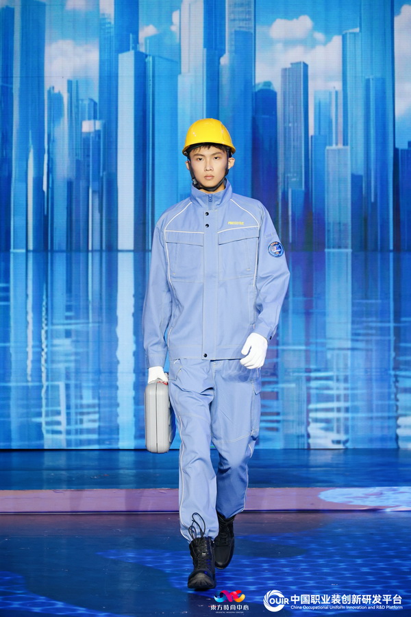 聚焦全民國防教育作訓(xùn)服與海上功能服，第二屆中國職業(yè)裝創(chuàng)新大會(huì)在青島啟幕