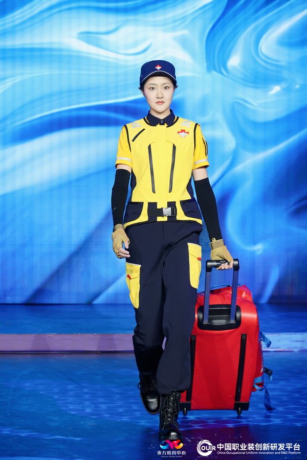 聚焦全民國防教育作訓(xùn)服與海上功能服，第二屆中國職業(yè)裝創(chuàng)新大會(huì)在青島啟幕