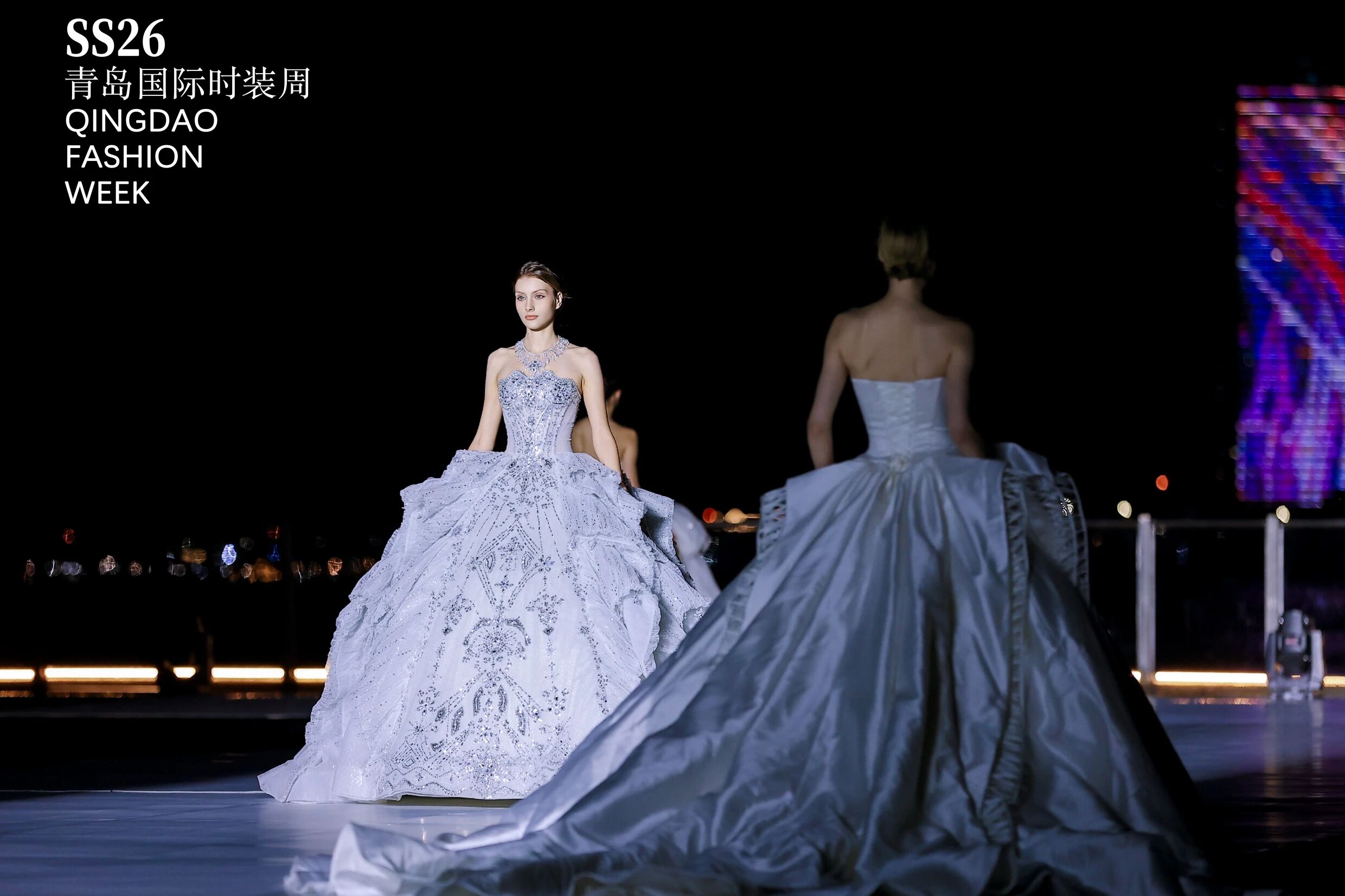 潮涌浮山灣畔 時(shí)尚綺夢啟航--2025中國（青島）國際時(shí)裝周盛大啟幕！