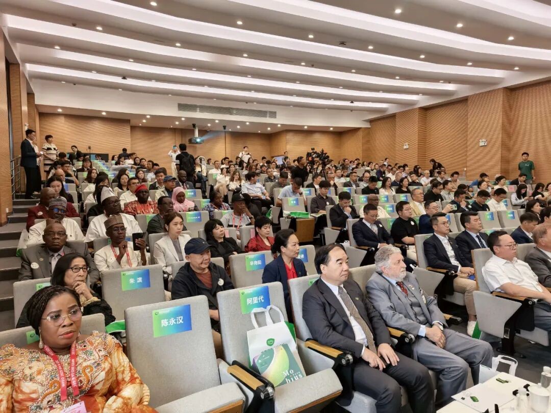 金堂輕紡紡織印染V3.0技術(shù)-易思特產(chǎn)品獲得&ldquo;綠葉標(biāo)&rdquo;評(píng)定