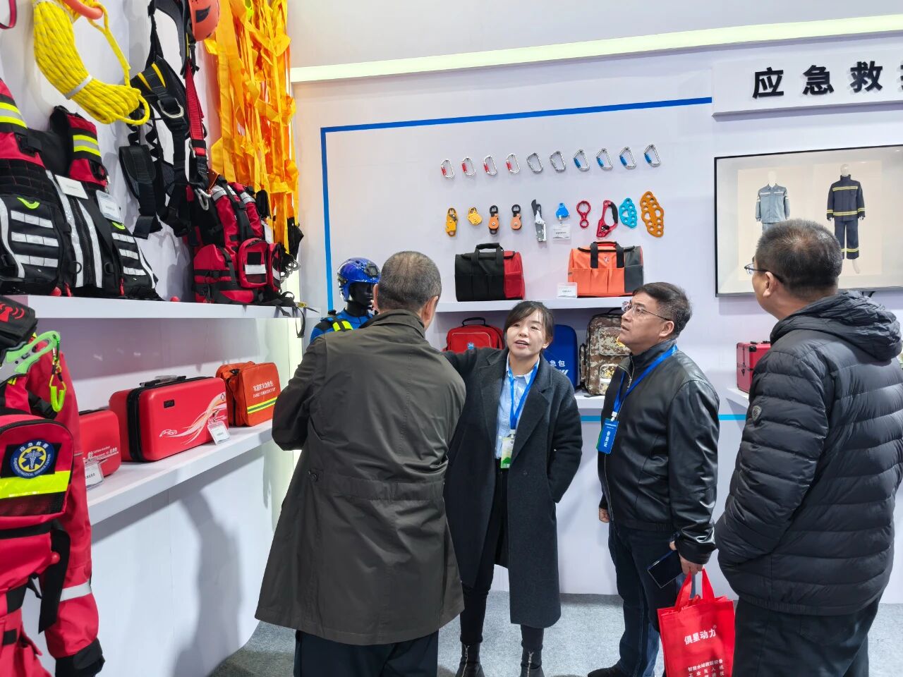 際華3502公司功能防護(hù)產(chǎn)品精彩亮相2025京津冀安全應(yīng)急博覽會(huì)