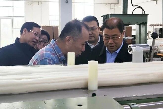 河北省工信廳領(lǐng)導調(diào)研清河兩家羊絨企業(yè)關(guān)注與石家莊紡織企業(yè)攜手創(chuàng)新發(fā)展