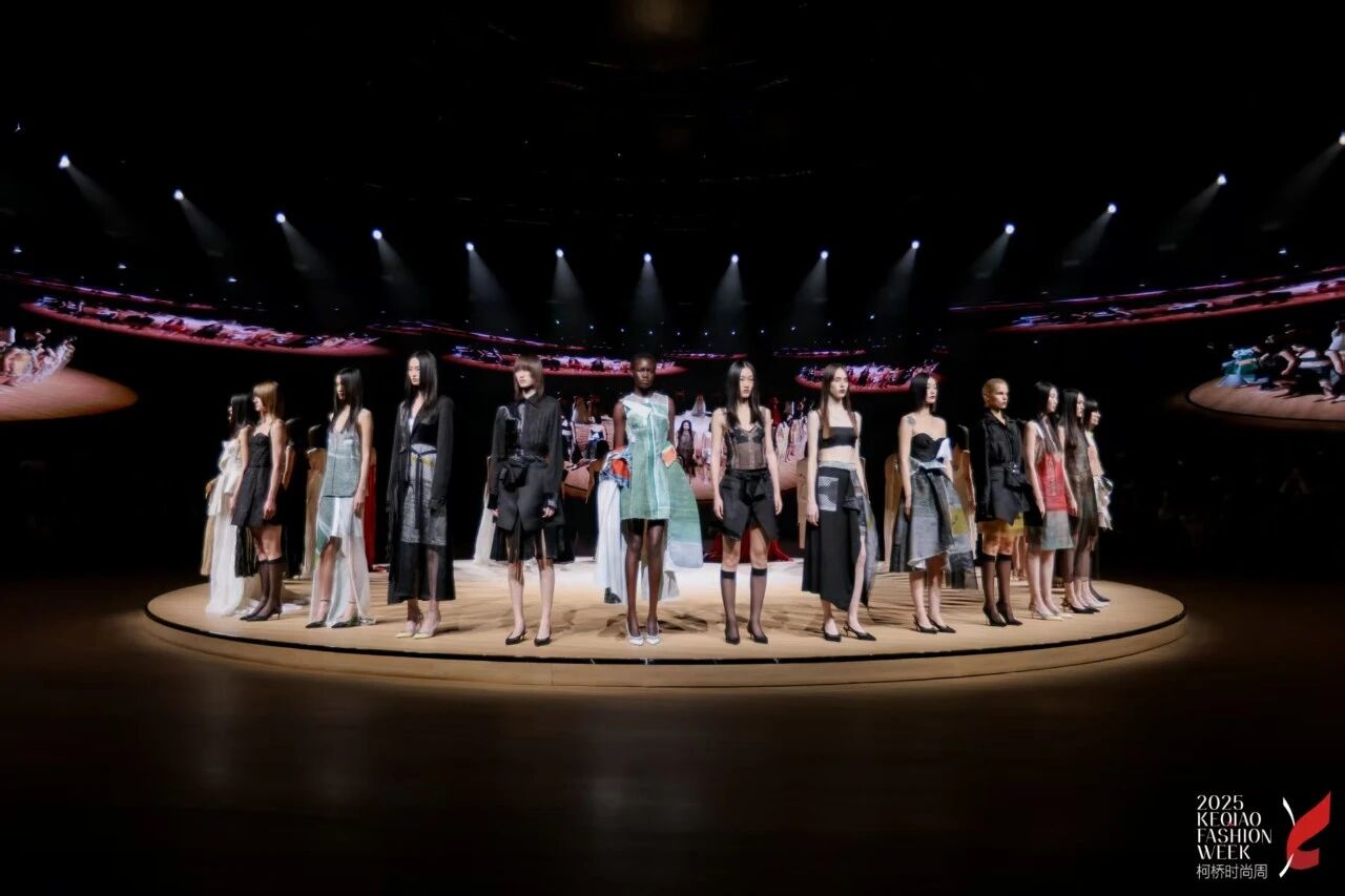 2025柯橋時(shí)尚周（秋季）啟幕！十年織夢，時(shí)尚共鳴&ldquo;洄響&rdquo;千年紡都