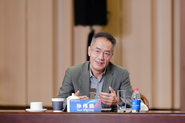 開放競(jìng)合 共鏈未來--2025知名企業(yè)家圓桌會(huì)議擘畫紡織產(chǎn)業(yè)新格局