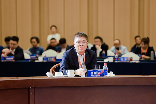 開放競(jìng)合 共鏈未來--2025知名企業(yè)家圓桌會(huì)議擘畫紡織產(chǎn)業(yè)新格局