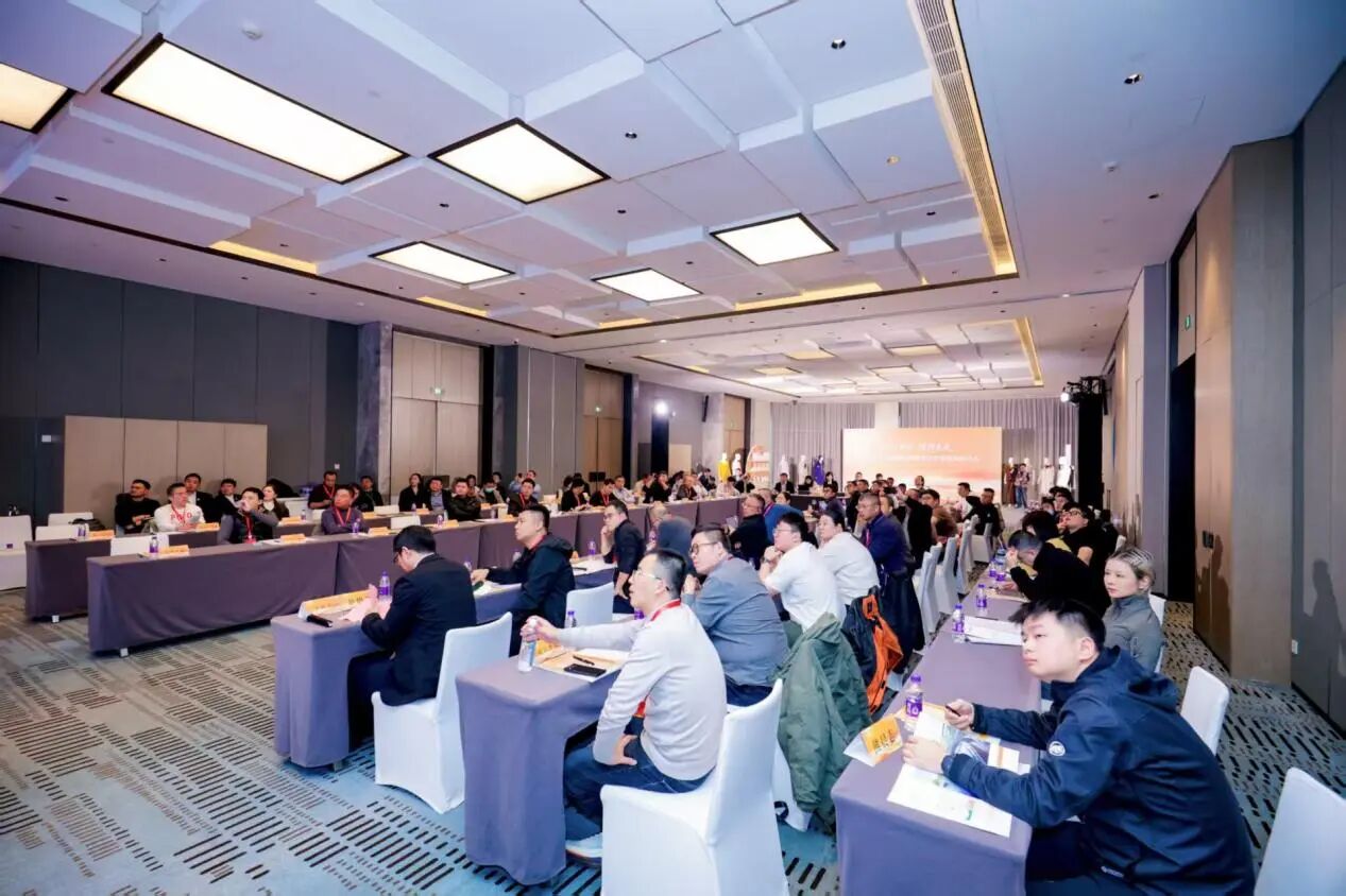 &ldquo;華章新彩 絨創(chuàng)未來&rdquo;--華絨之鏈高質(zhì)量協(xié)同創(chuàng)新與價值重構(gòu)研討會在杭州舉行