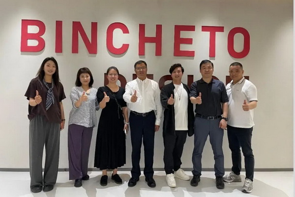 中國紡織品進出口商會曹甲昌會長出席廣交會相關(guān)活動并調(diào)研企業(yè)