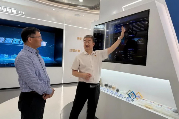 中國紡織品進出口商會曹甲昌會長出席廣交會相關(guān)活動并調(diào)研企業(yè)