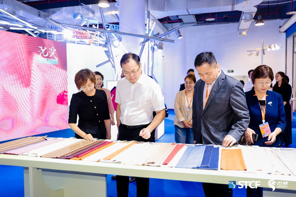 功能科技&ldquo;刷屏&rdquo;海博會！FabricsChina時尚與科技創(chuàng)新產(chǎn)品在石獅發(fā)布