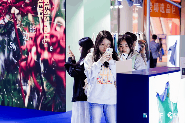 功能科技&ldquo;刷屏&rdquo;海博會！FabricsChina時尚與科技創(chuàng)新產(chǎn)品在石獅發(fā)布