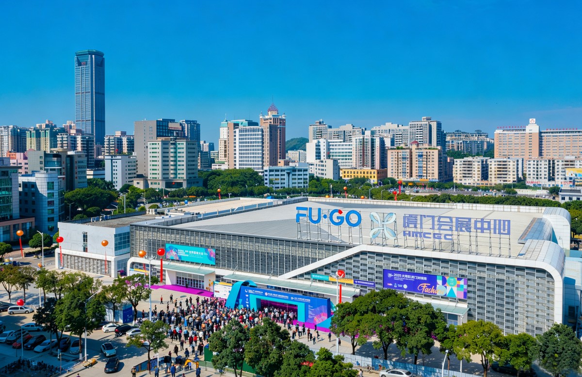 秀展同步即看即訂！虎門服裝品牌2026秋冬發(fā)布訂貨會啟幕