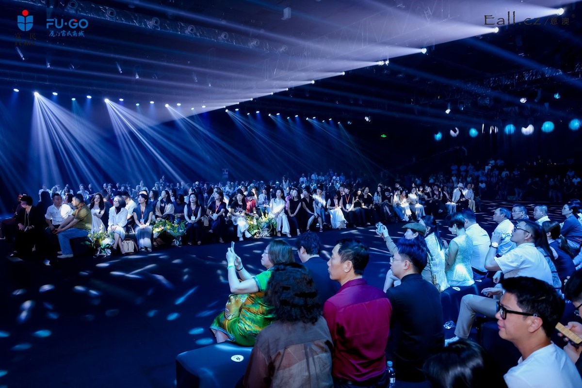 秀展同步即看即訂！虎門服裝品牌2026秋冬發(fā)布訂貨會啟幕