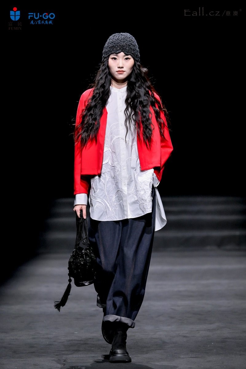 秀展同步即看即訂！虎門服裝品牌2026秋冬發(fā)布訂貨會啟幕